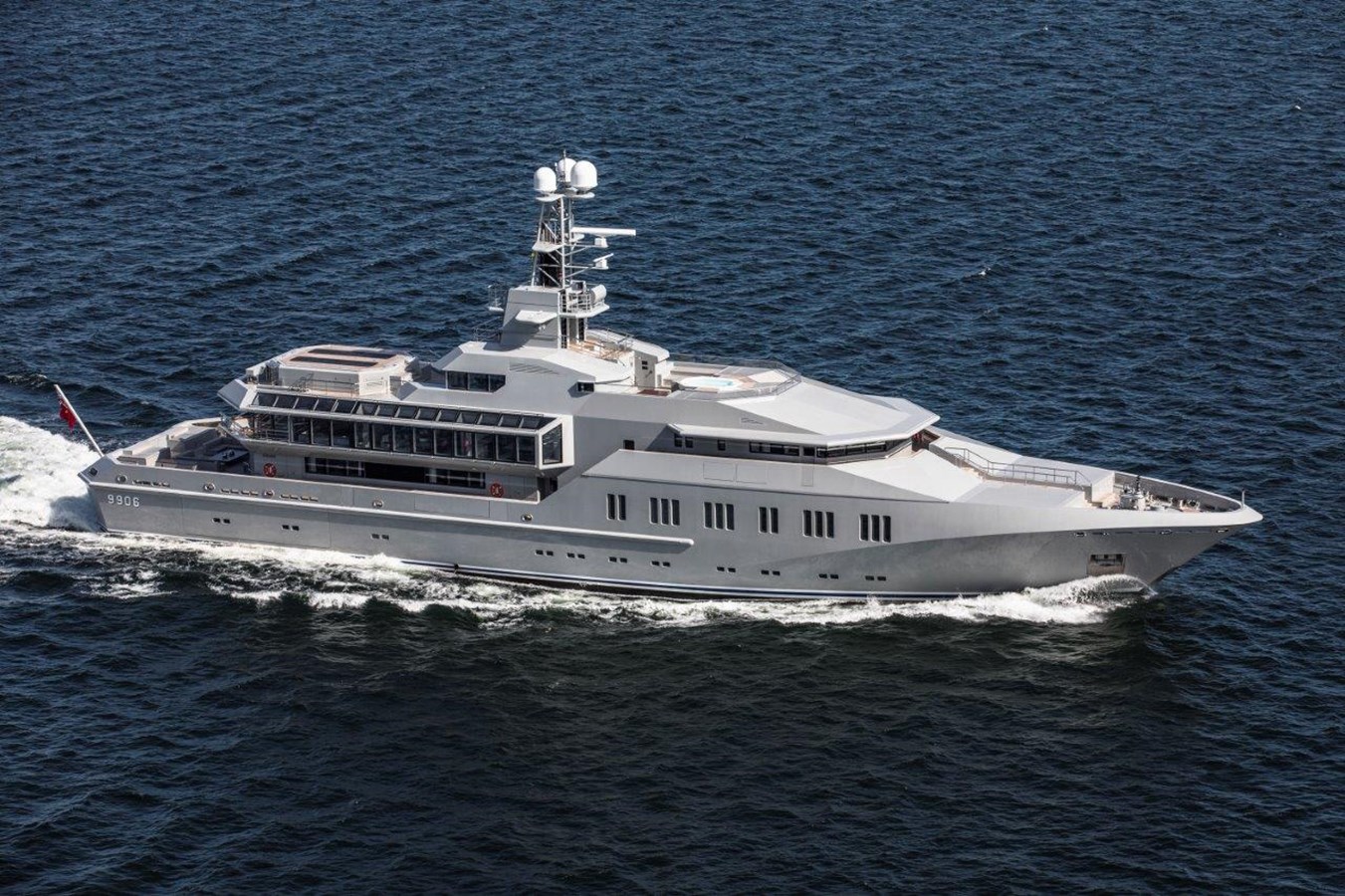 SKAT - 2002 LURSSEN 232' 11