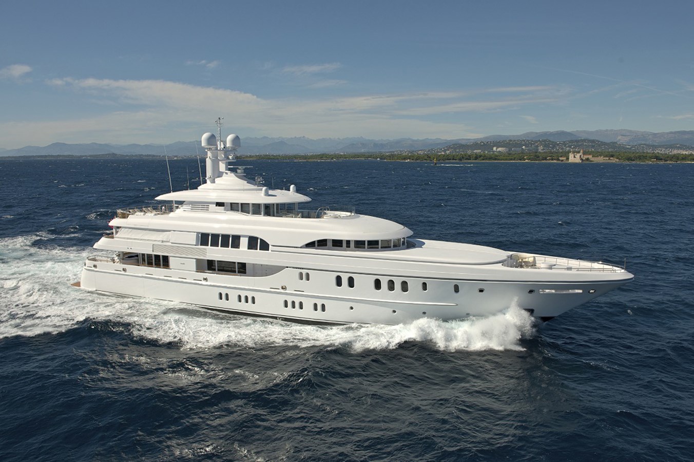 HUNTRESS - 2010 LURSSEN 197'