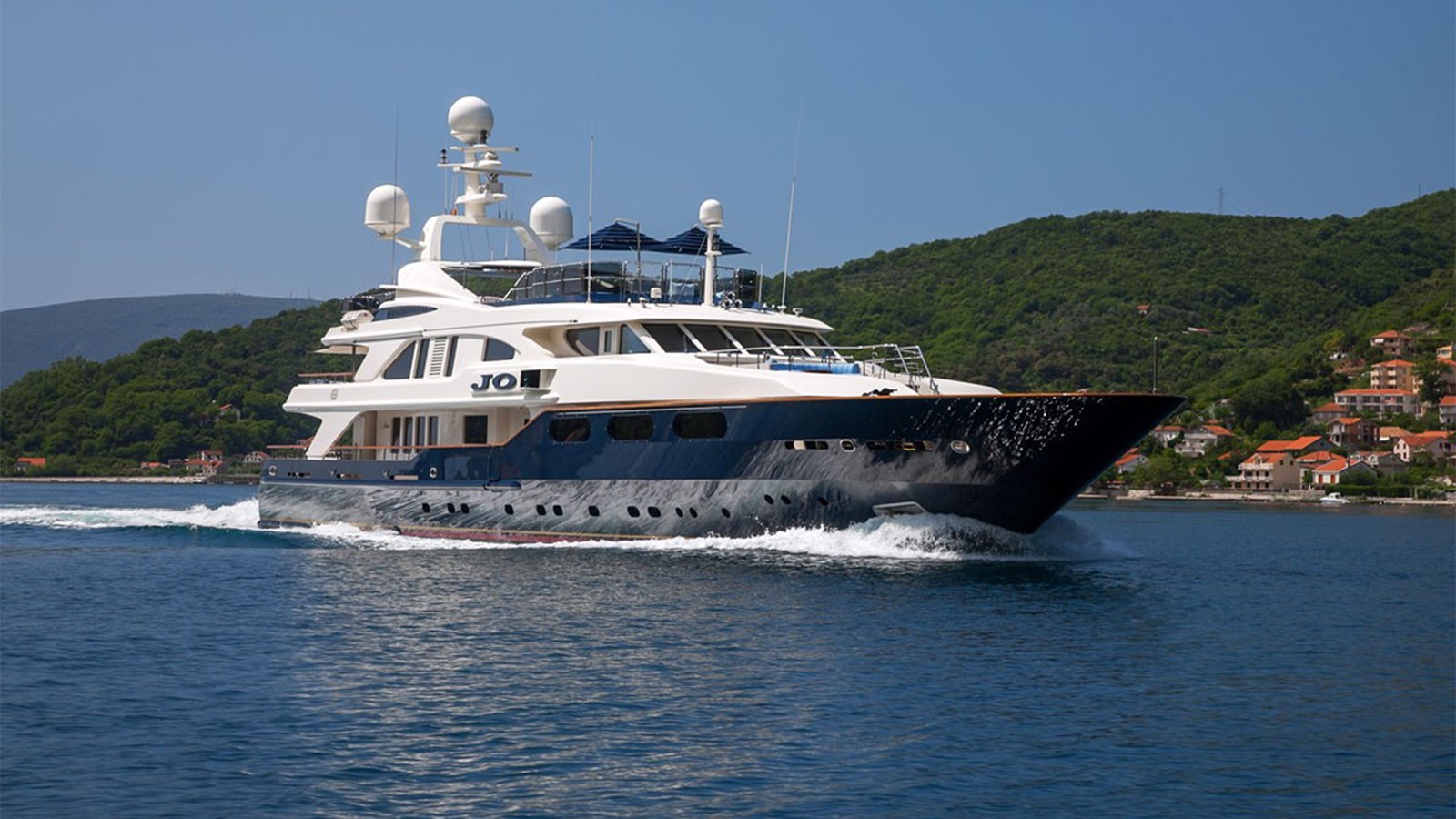 JO - 2004 BENETTI 163' 11