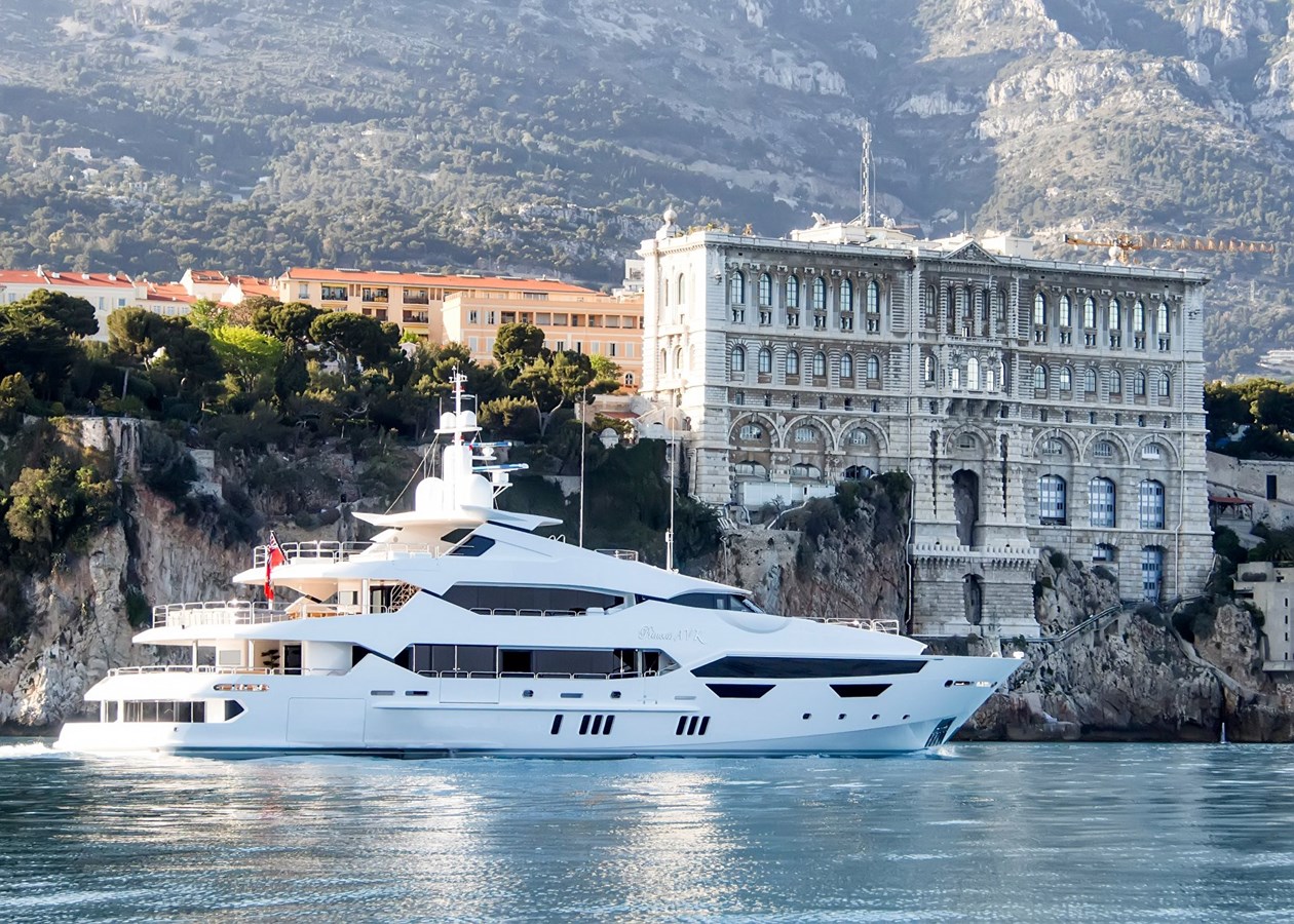 Q - 2016 SUNSEEKER 155' yacht