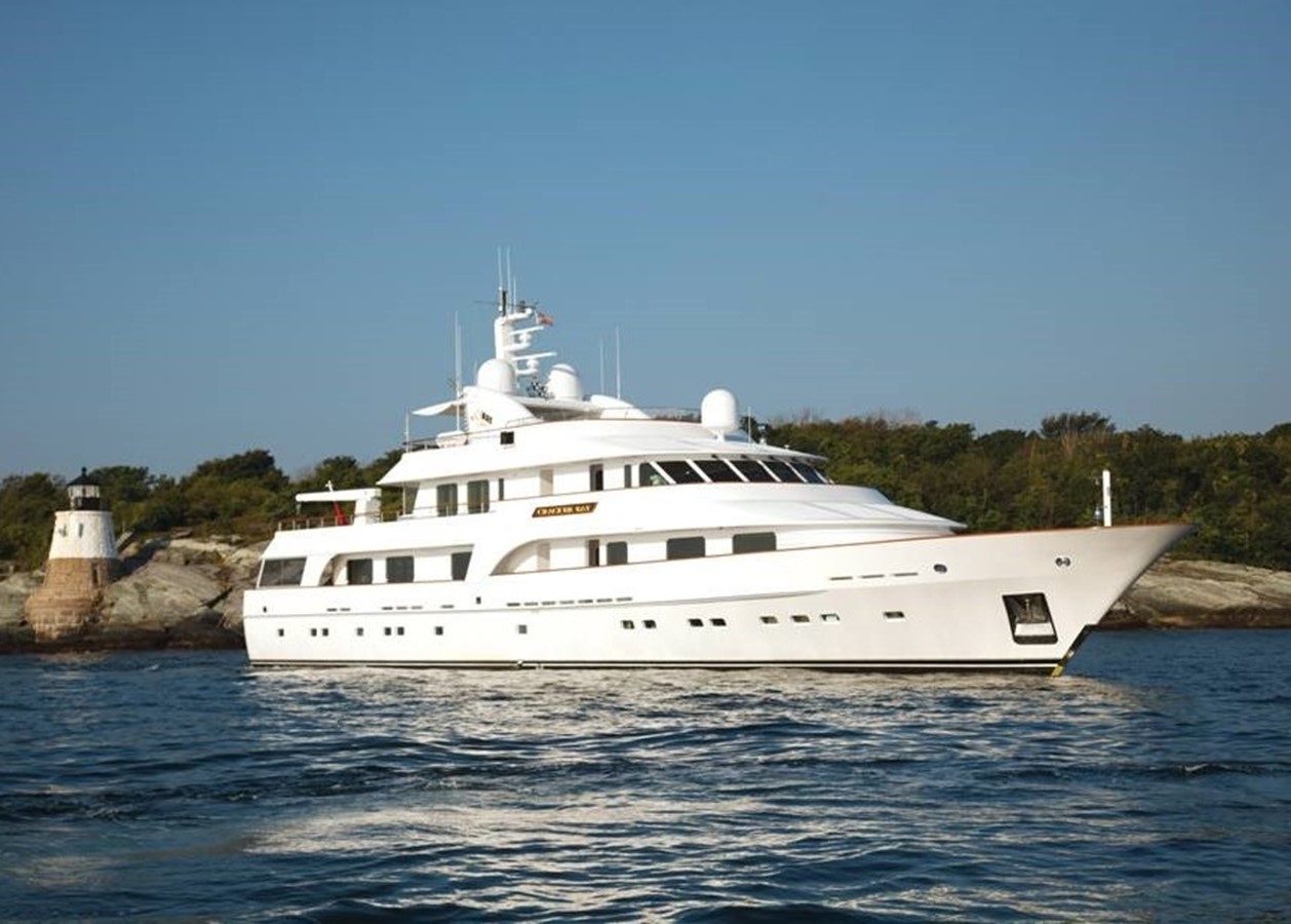 CRACKER BAY - 2002 HAKVOORT 146' 3