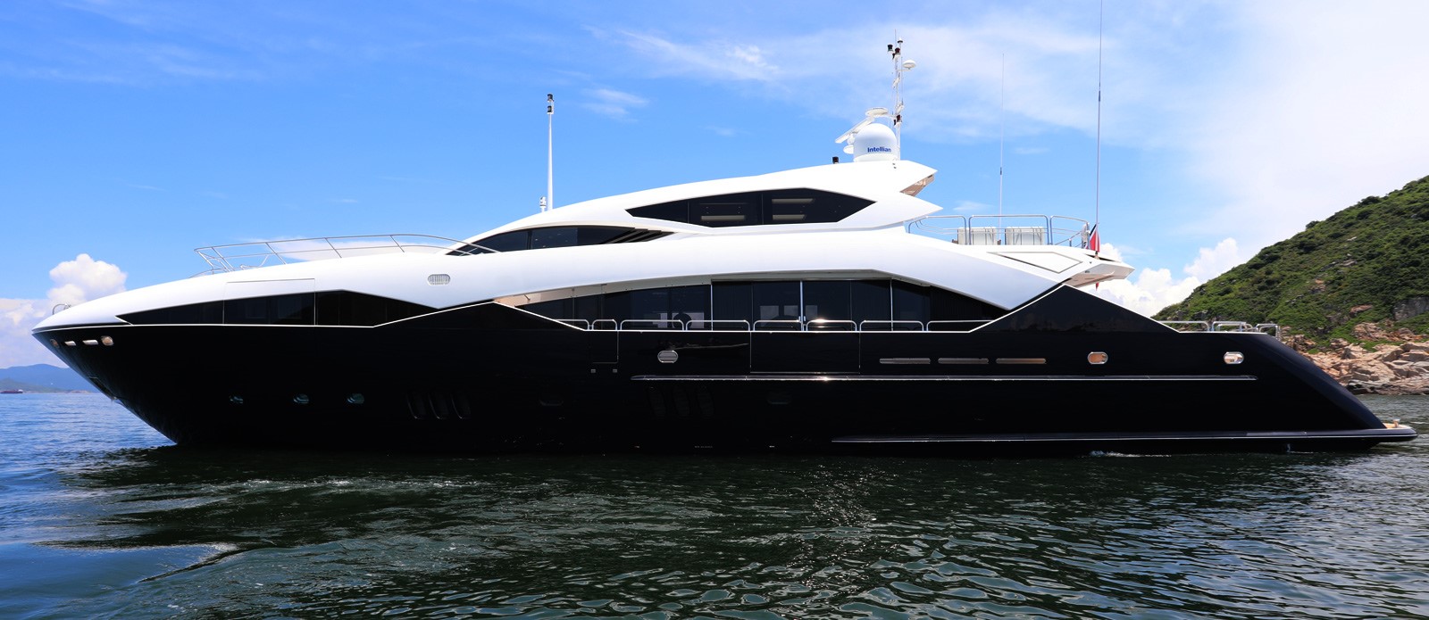 VITAMIN D - 2011 SUNSEEKER 128' 130 Predator