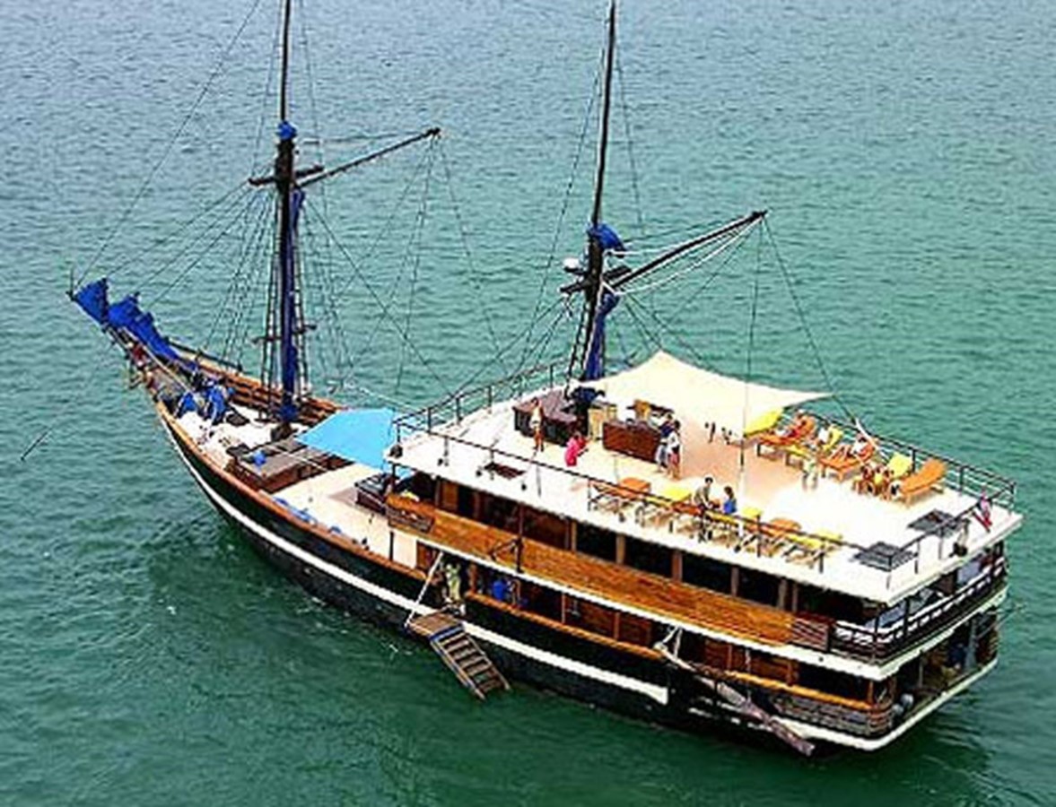 39 M. Traditional Phinisi - 2000 UNKNOWN 127' 9