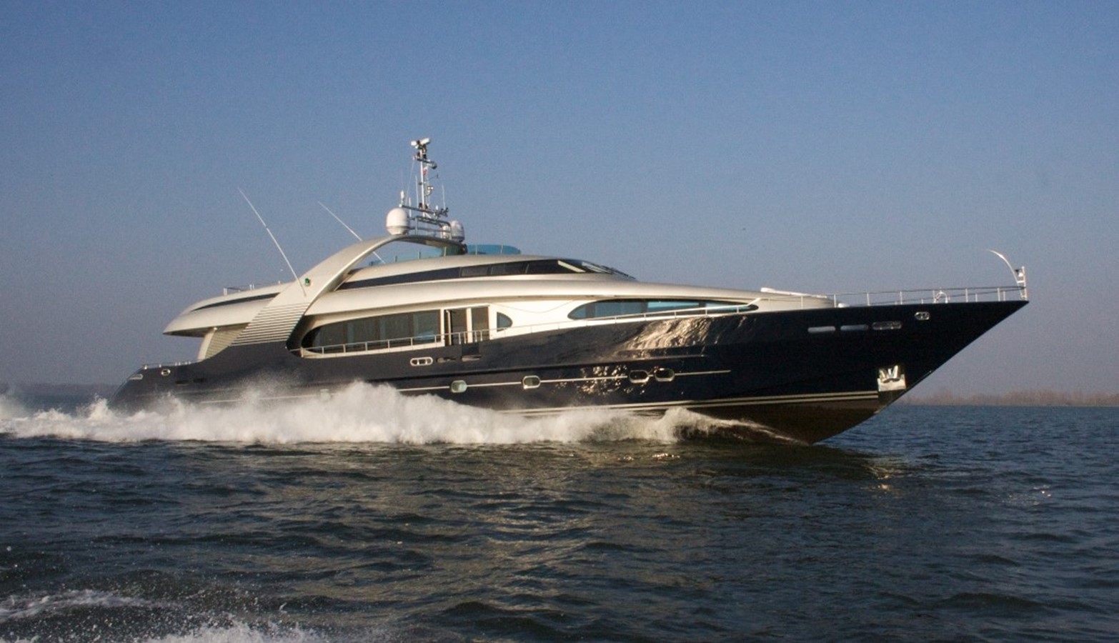 BLUE MAMBA - 2008 OCEANLINE 127' 2