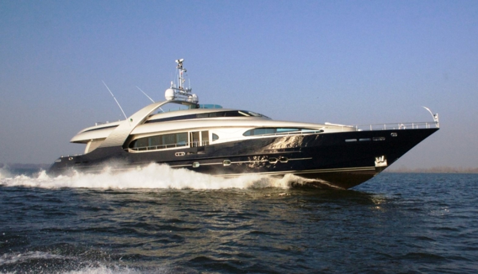 BLUE MAMBA - 2008 OCEANLINE 127'