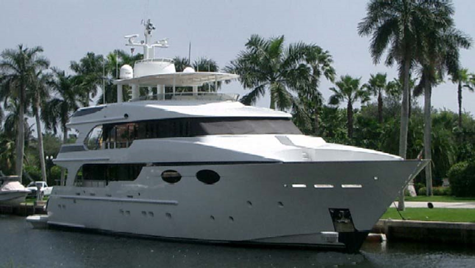 FULL BLOOM - 2001 TRIDENT SHIPWORKS 124' Tri-Deck 