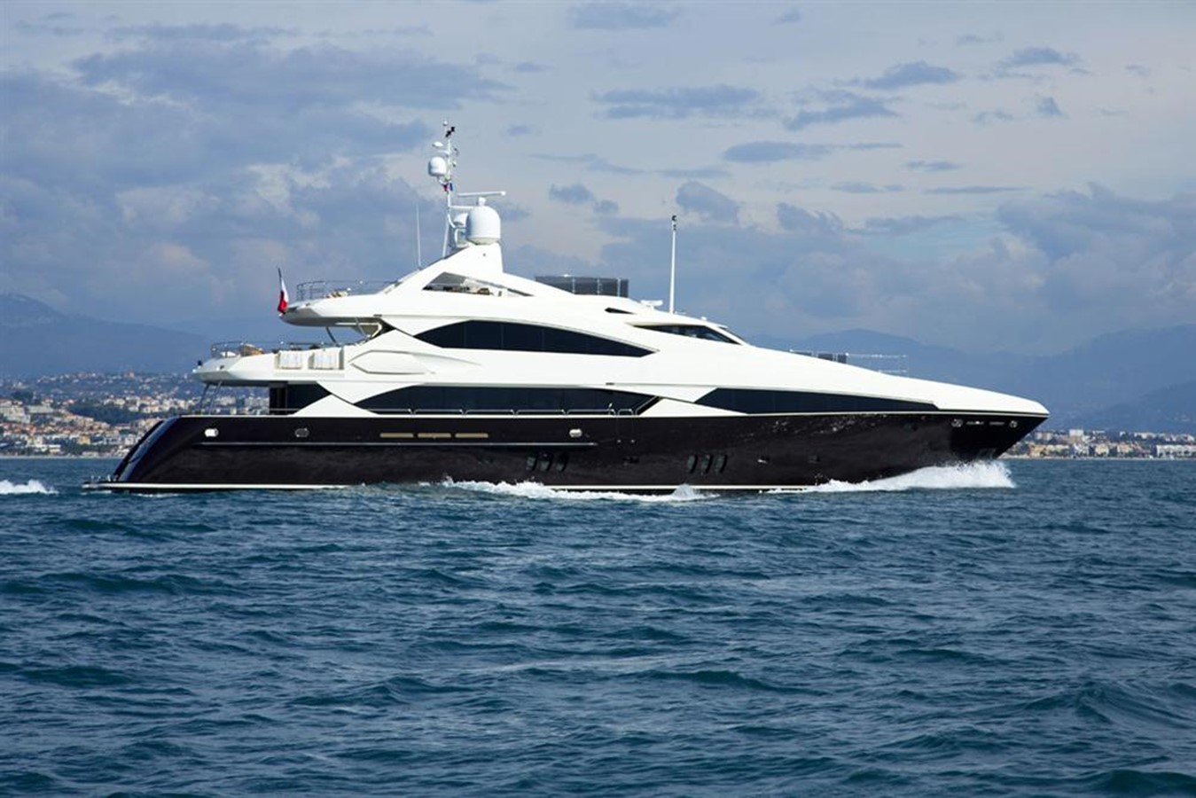 Aqua Libra - 2009 SUNSEEKER 121' 5