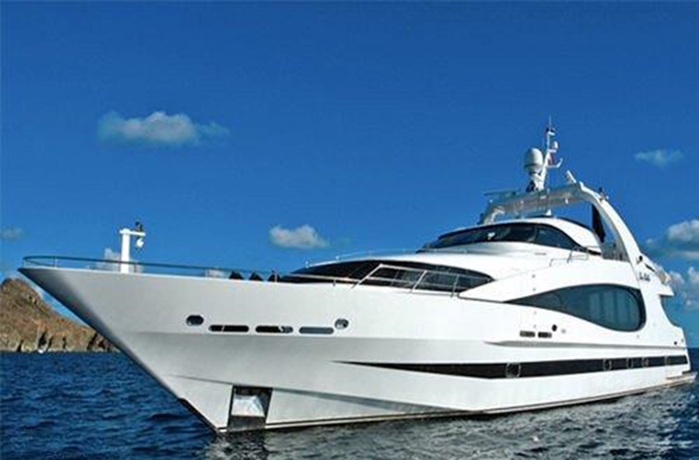 Running On The Waves - 2003 MILLENNIUM 118' Raised