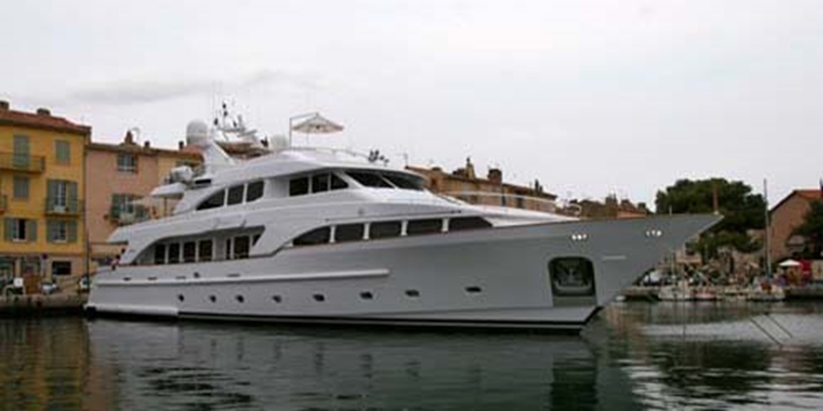 DOMANI - 2005 BENETTI 115' Benetti Classic