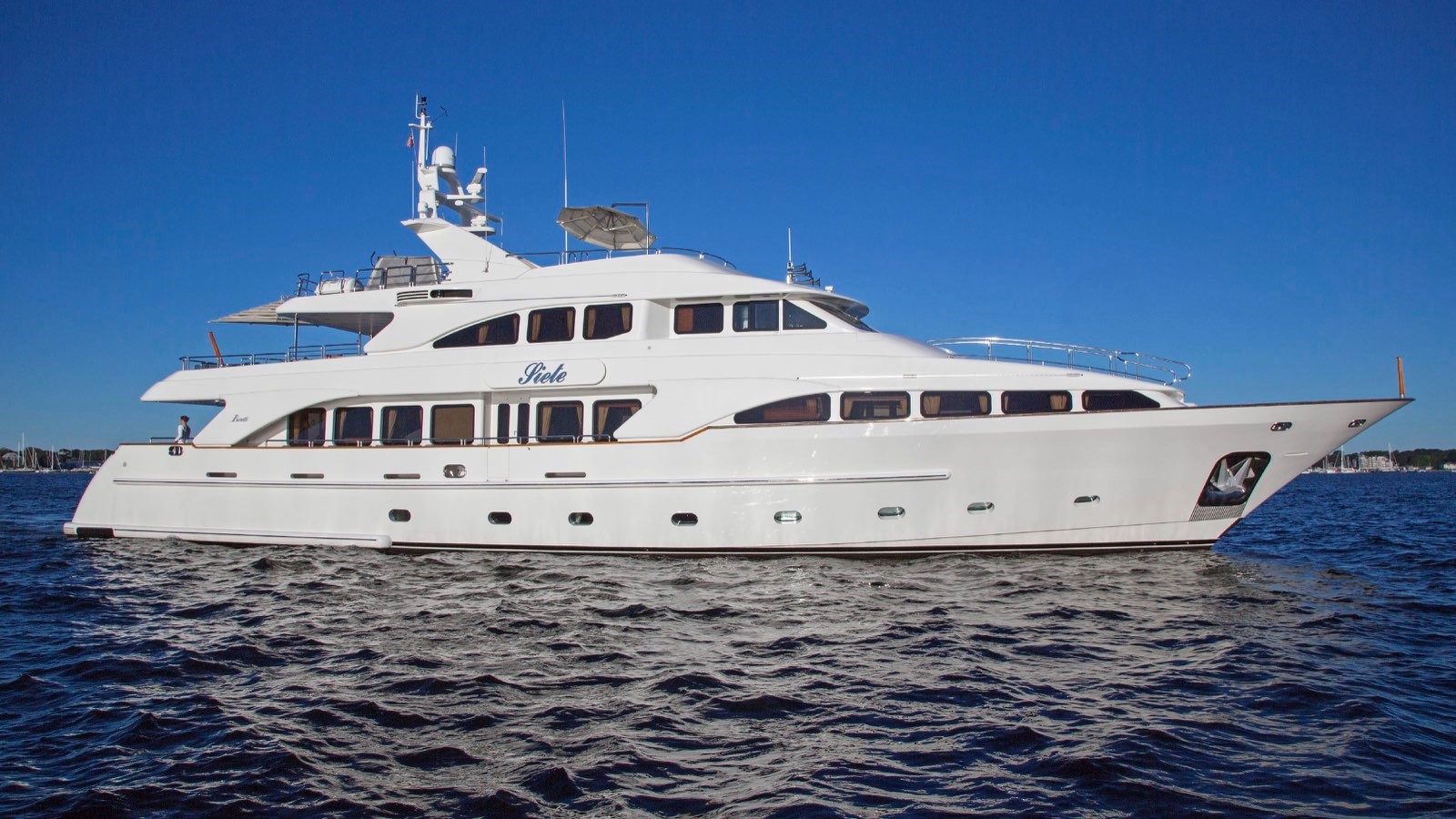 SIETE - 2002 BENETTI 115' Benetti Classic 115