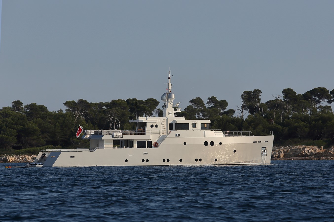 OBO - 2010 TANSU YACHTS 115' Tiger shark