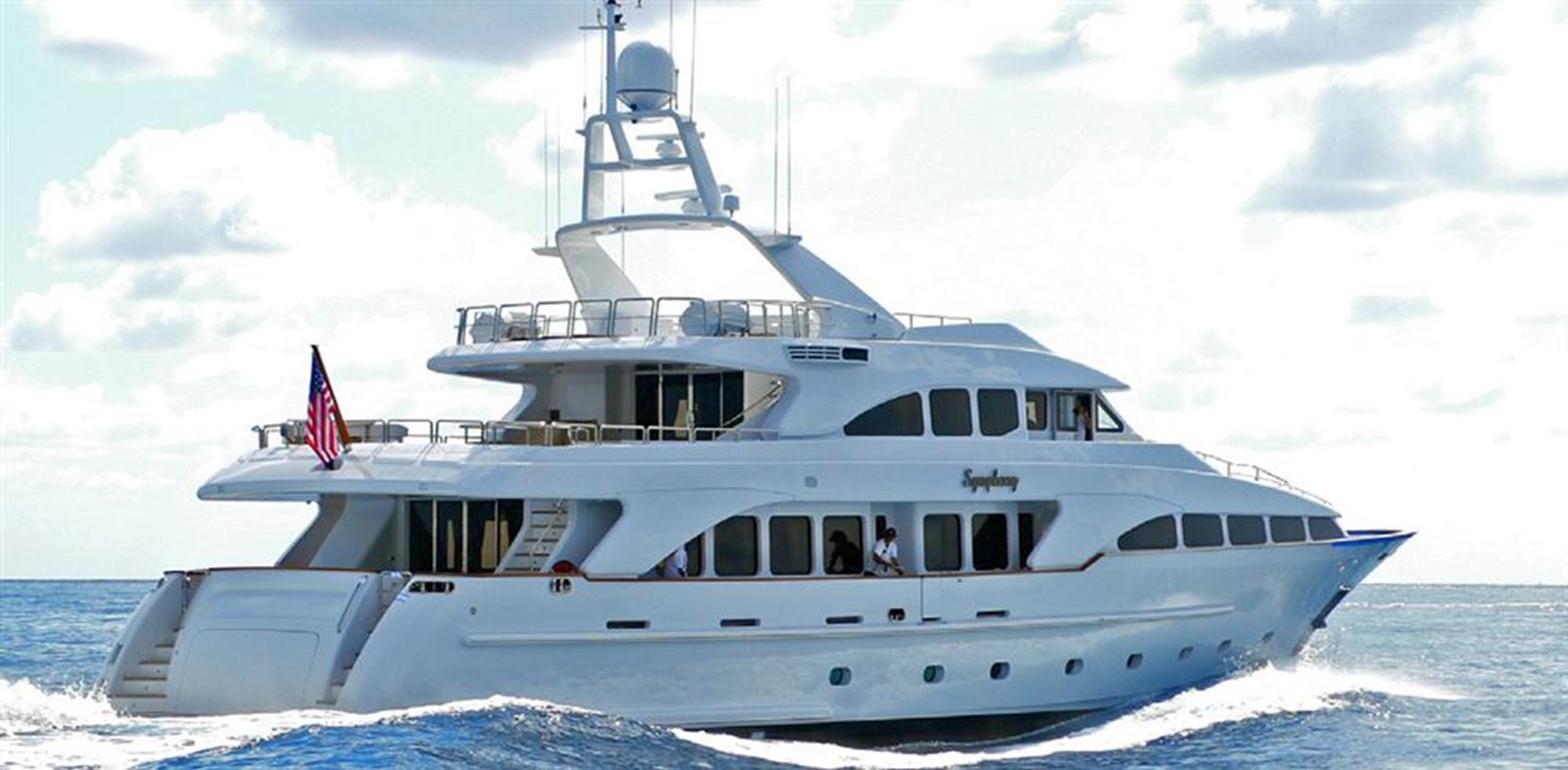 Symphony - 2000 BENETTI 114' 8