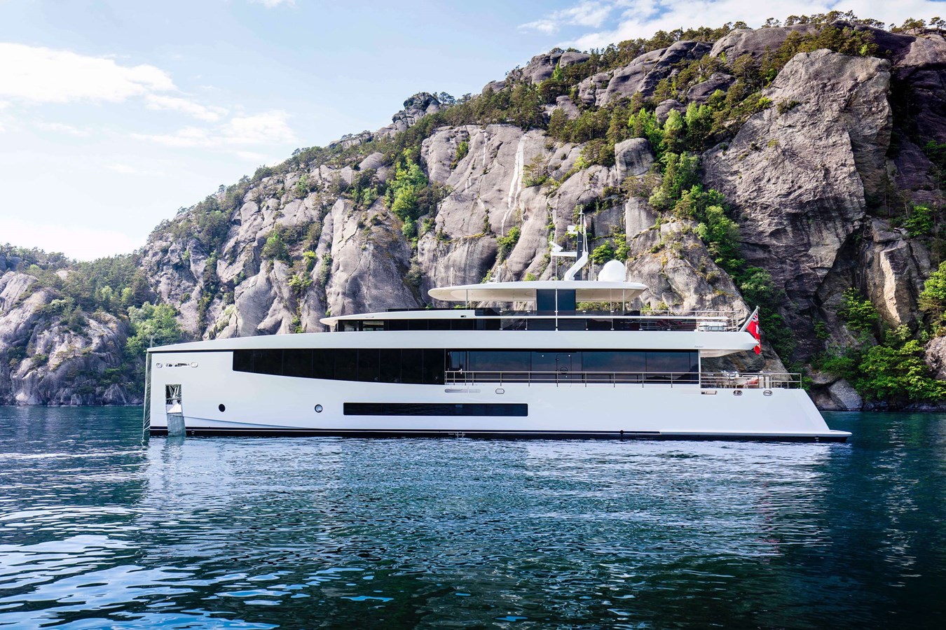 MOON SAND TOO - 2016 FEADSHIP 111' 3