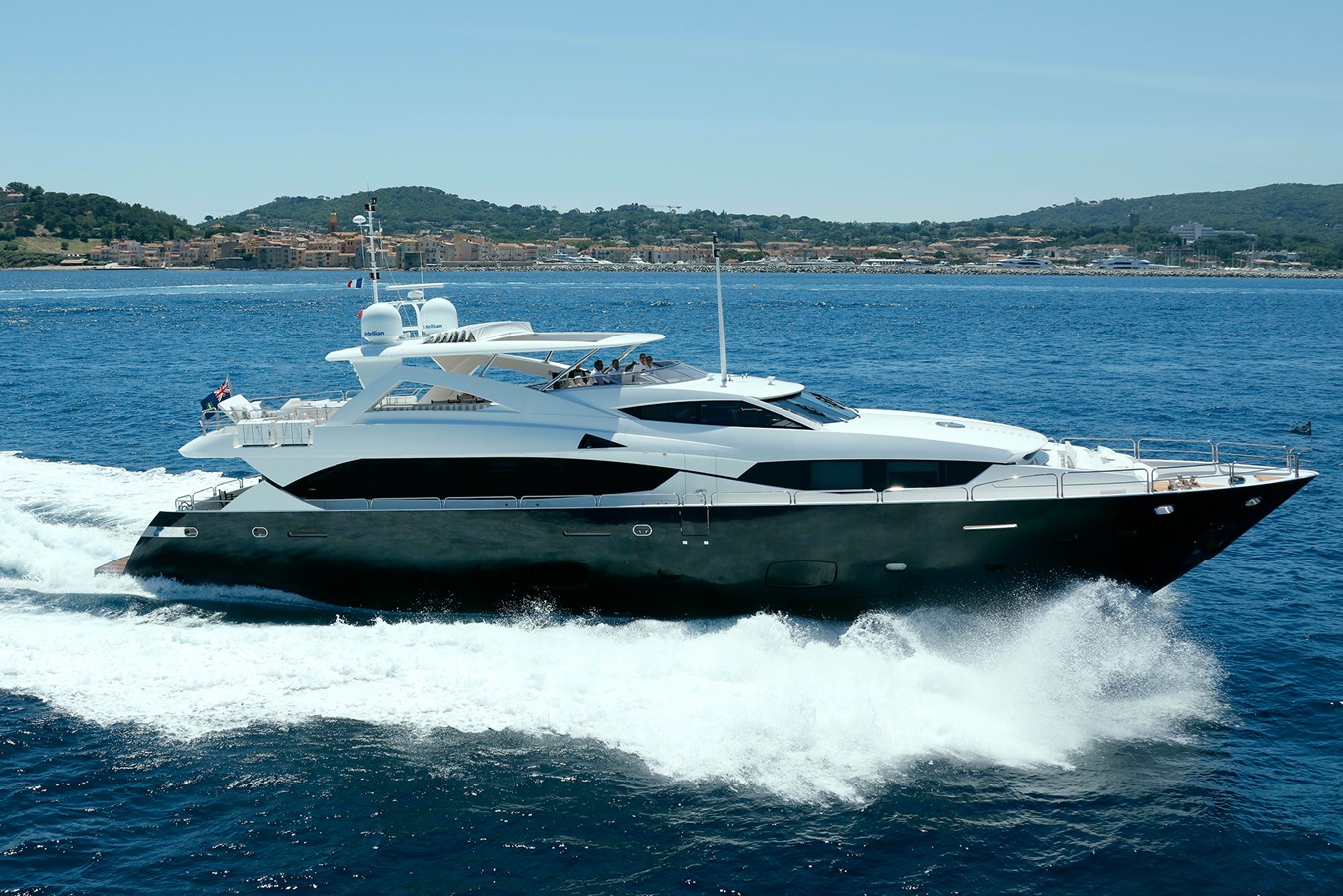 Luna Rossa - 2012 SUNSEEKER 111' 34m Motor Yacht