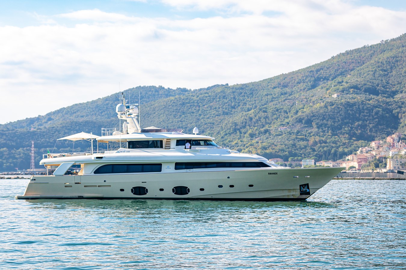 AKAR XIII - 2008 FERRETTI CUSTOM LINE 110' 4