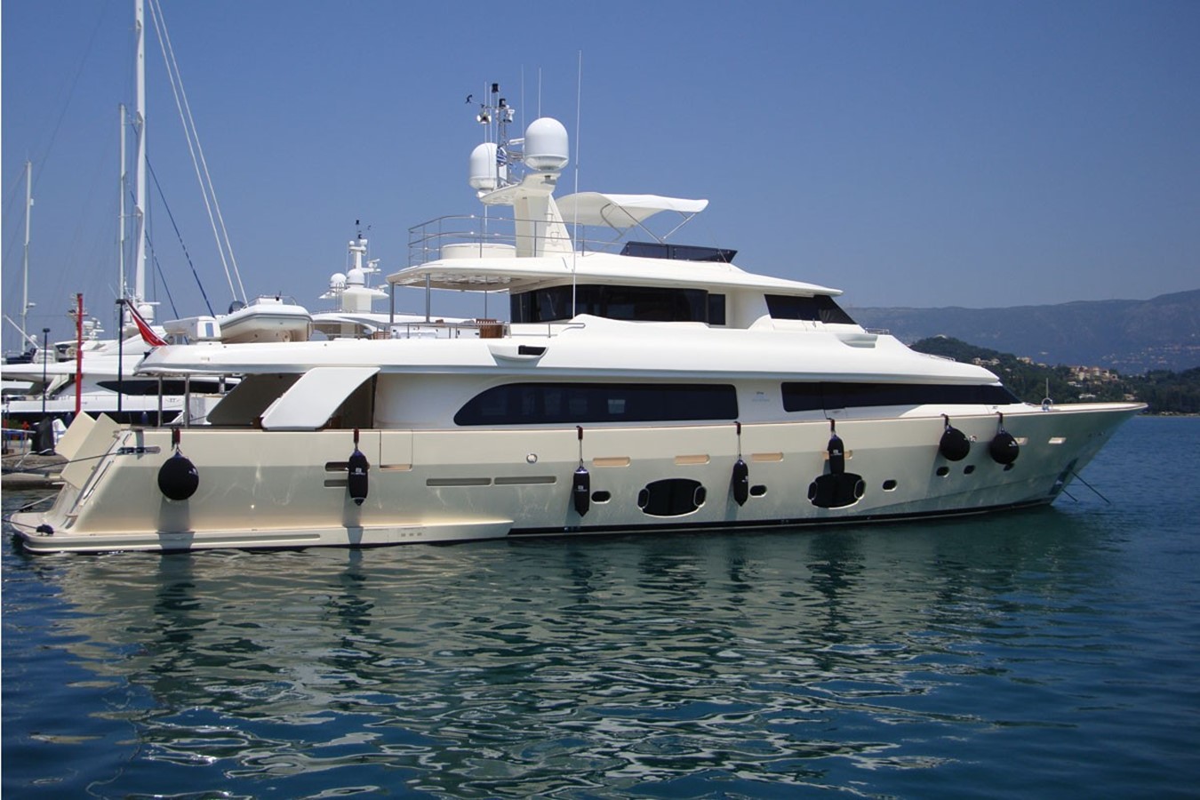 DEVA - 2010 FERRETTI YACHTS 108' 4