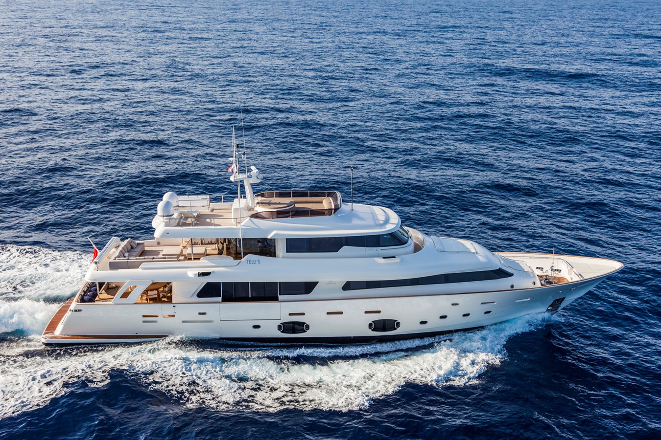 Ferretti Custom Line Navetta 33 - 2014 FERRETTI YA