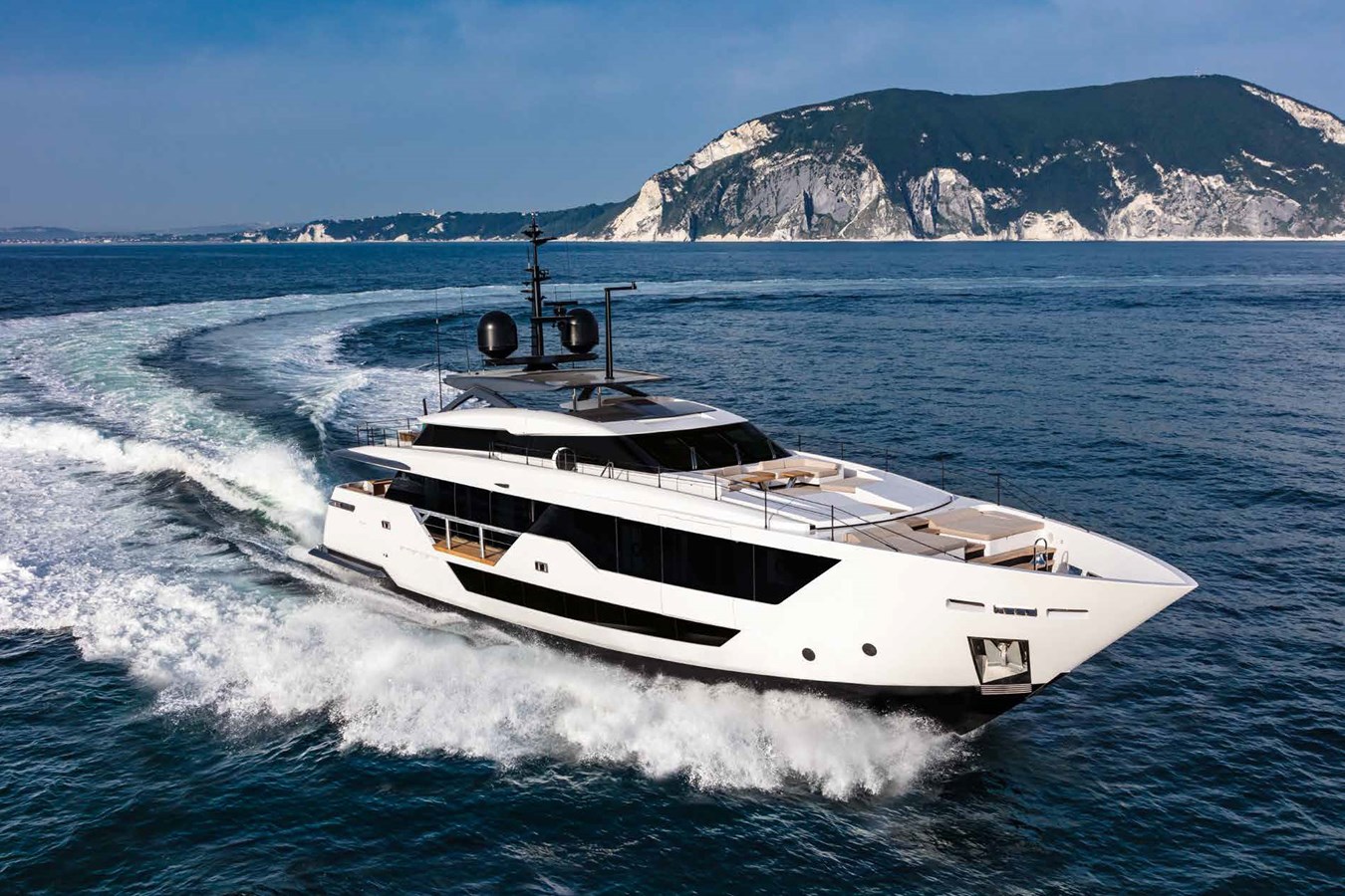 FALCON CA - 2020 FERRETTI CUSTOM LINE 107' 8