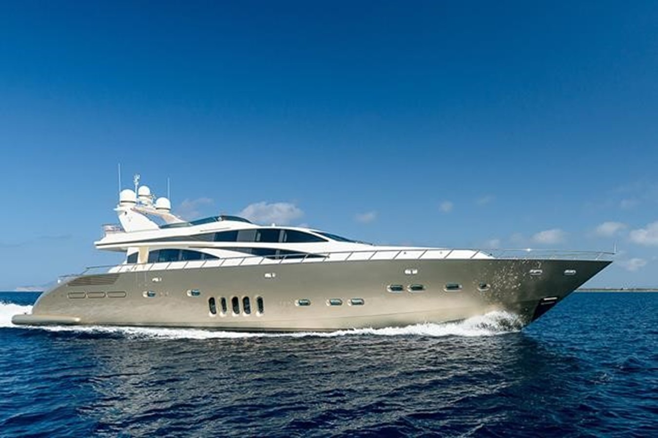 ORNELLA - 2006 ITALYACHTS 105' 8