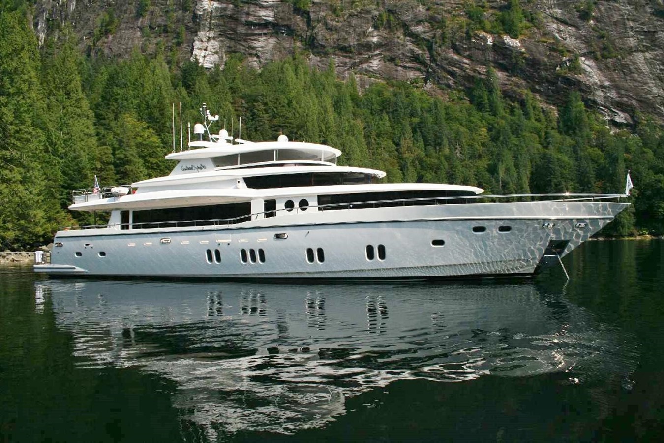 LADY CAROLINE - 2008 JOHNSON 105' 105 FB