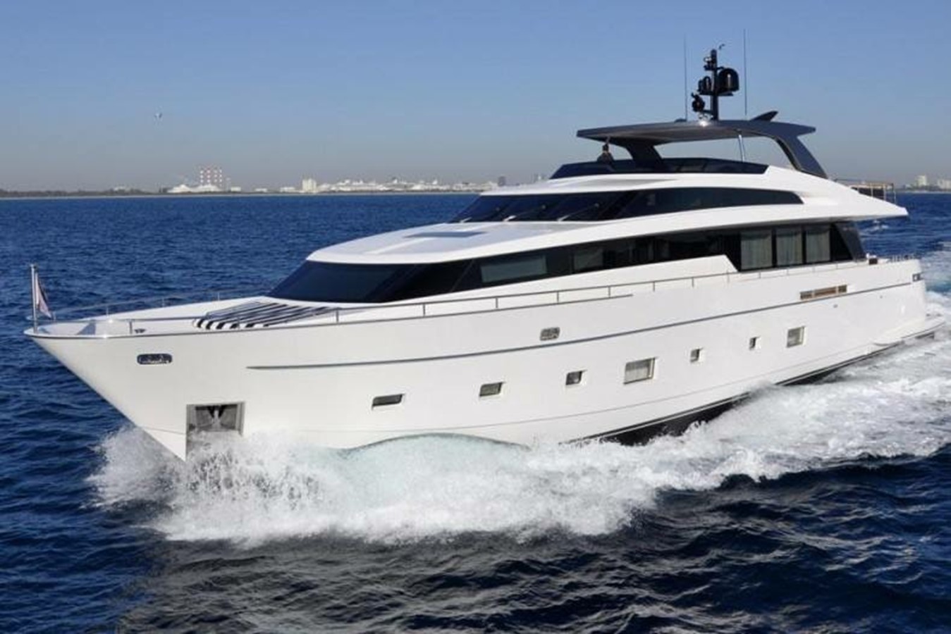 Rare Diamond - 2011 SANLORENZO 104'