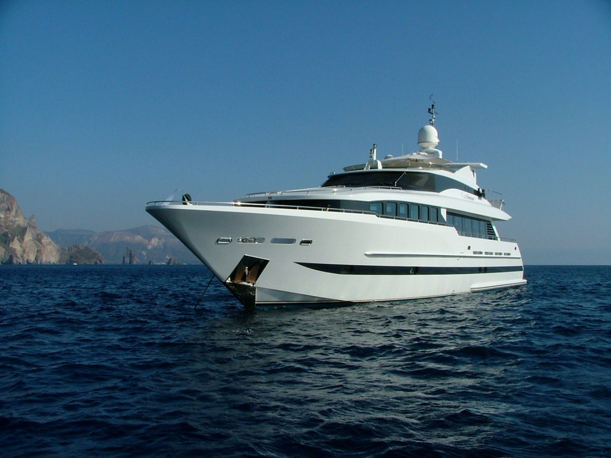 Ammoun of London - 2000 HEESEN YACHTS 100' 5