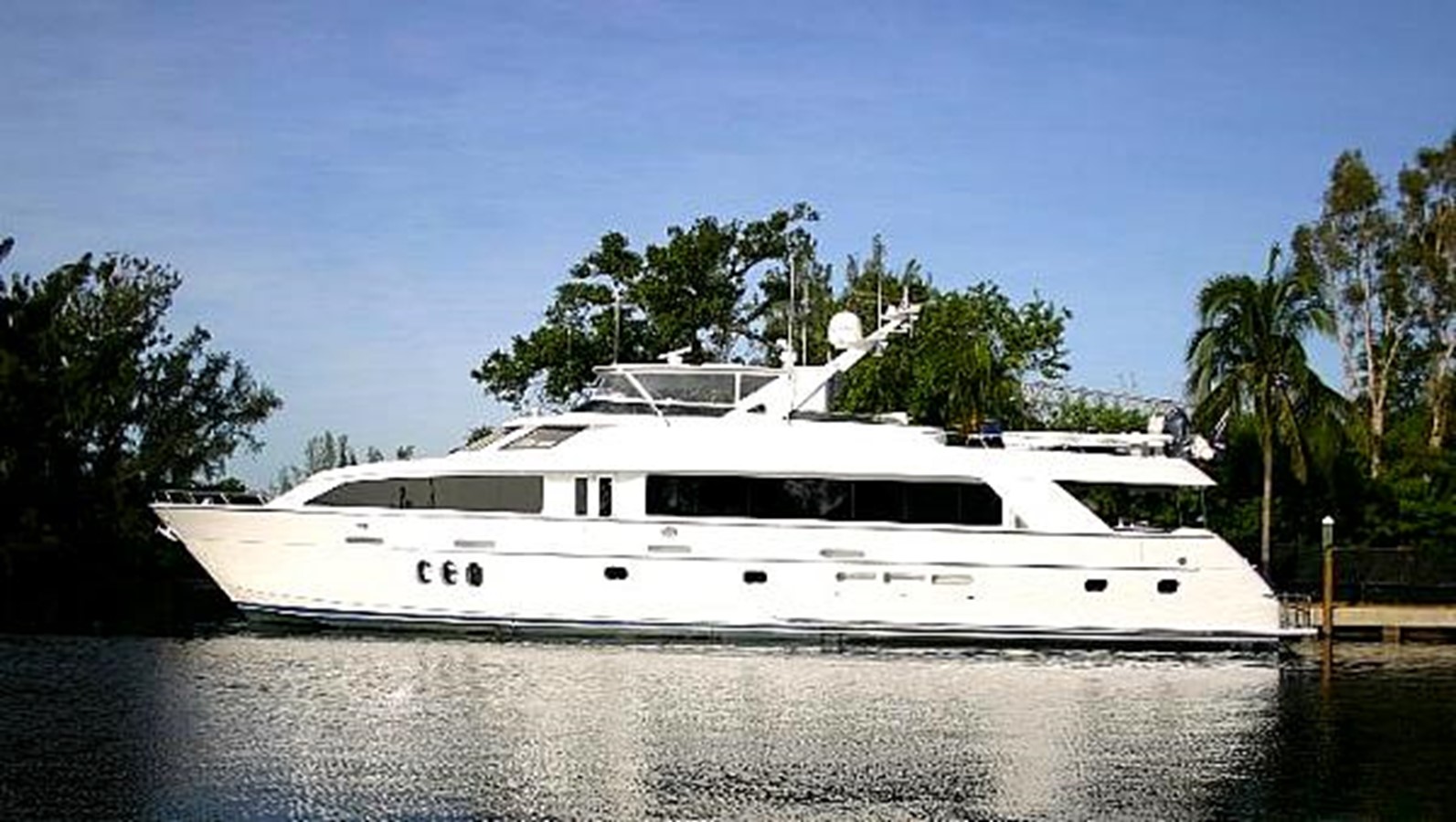 VARSITY JACKET - 2005 HATTERAS 100' Motoryacht