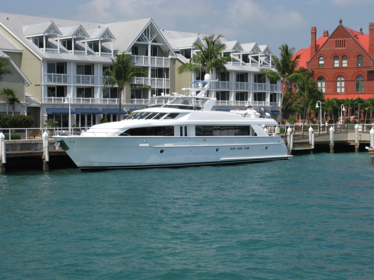 Centodue - 2003 HATTERAS 100' Motor Yacht