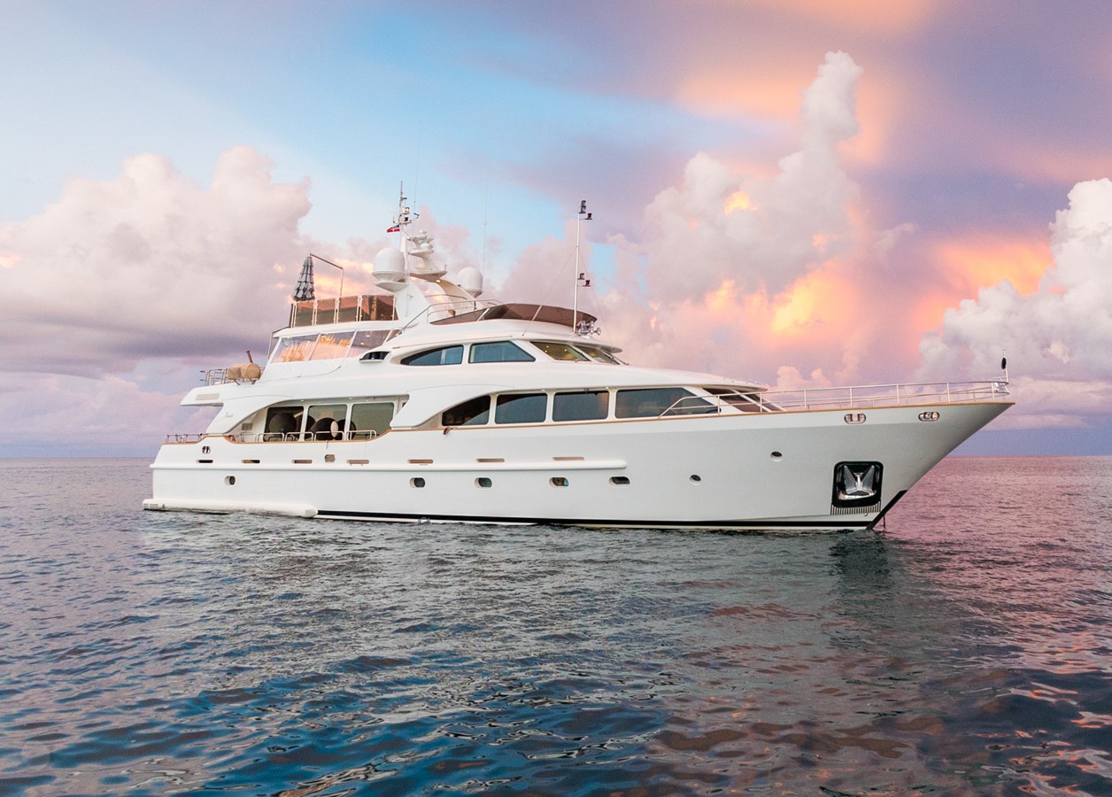 JAZZ - 2007 BENETTI 100' Tradition 100