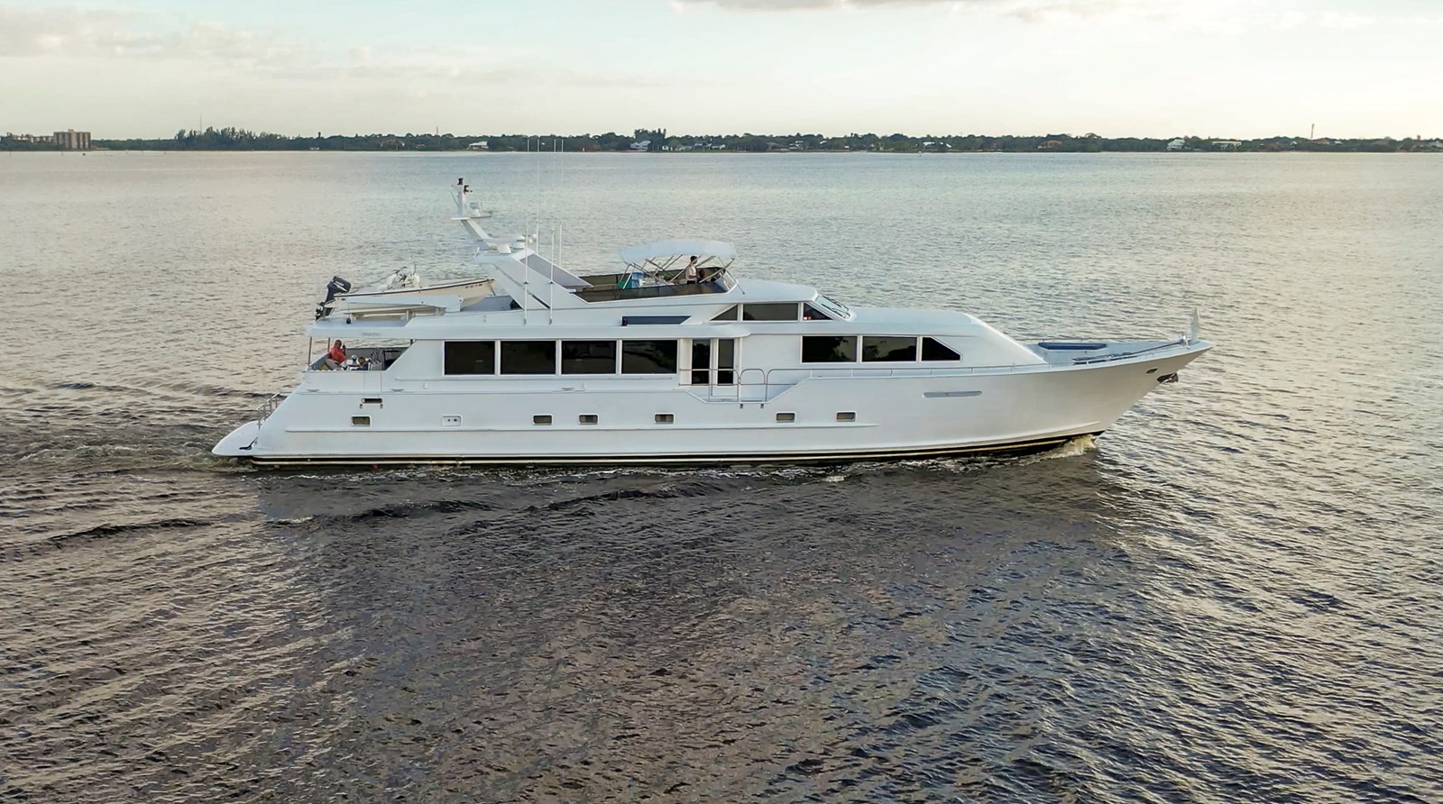 No Vacancy - 2000 BROWARD 100' 100 Motor Yacht