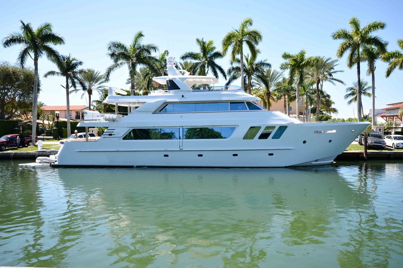 LADY D - 2008 MCP YACHTS 98' GFT TDMY