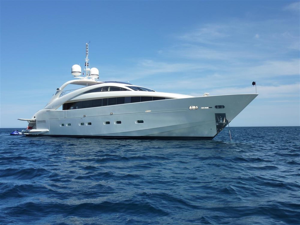 STARSHIP - 2007 FERRETTI YACHTS 97' 2