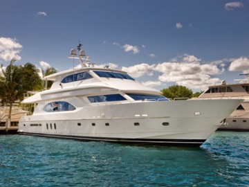 Lady Jan - 2007 HARGRAVE 96' Enclosed Skylounge MY