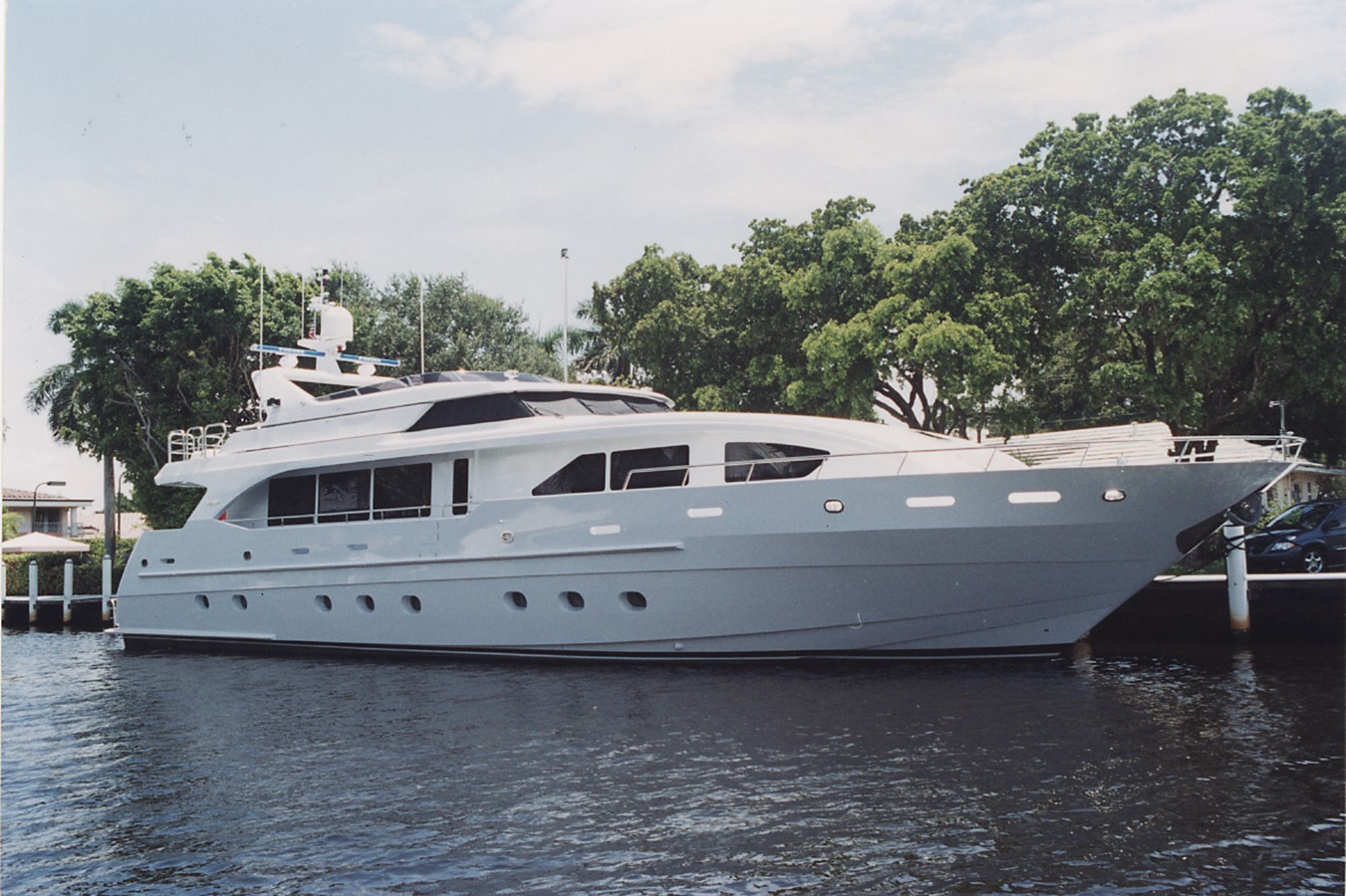 95-2 - 2001 INTERMARINE 95'