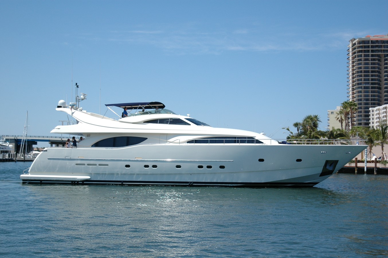 M & M - 2002 FERRETTI YACHTS 94' 7