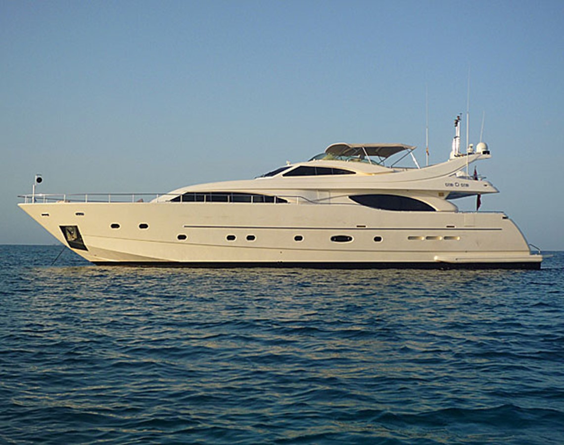 ONE O ONE - 2003 FERRETTI YACHTS 94' Custom Line 9