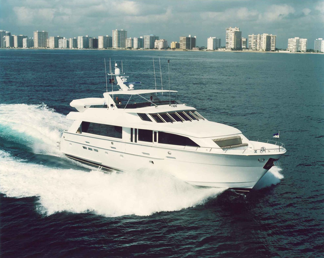 OUT OF THE BLEAU - 2000 HATTERAS 92' Motoryacht