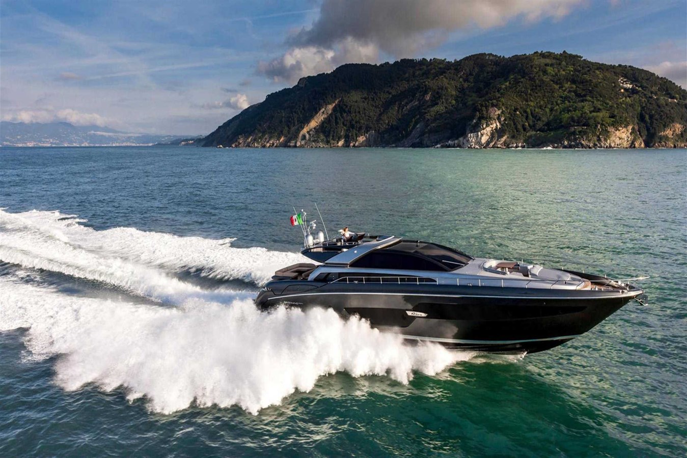 RIVA 88' DOMINO SUPER - UNDER CONTRACT - 2018 RIVA