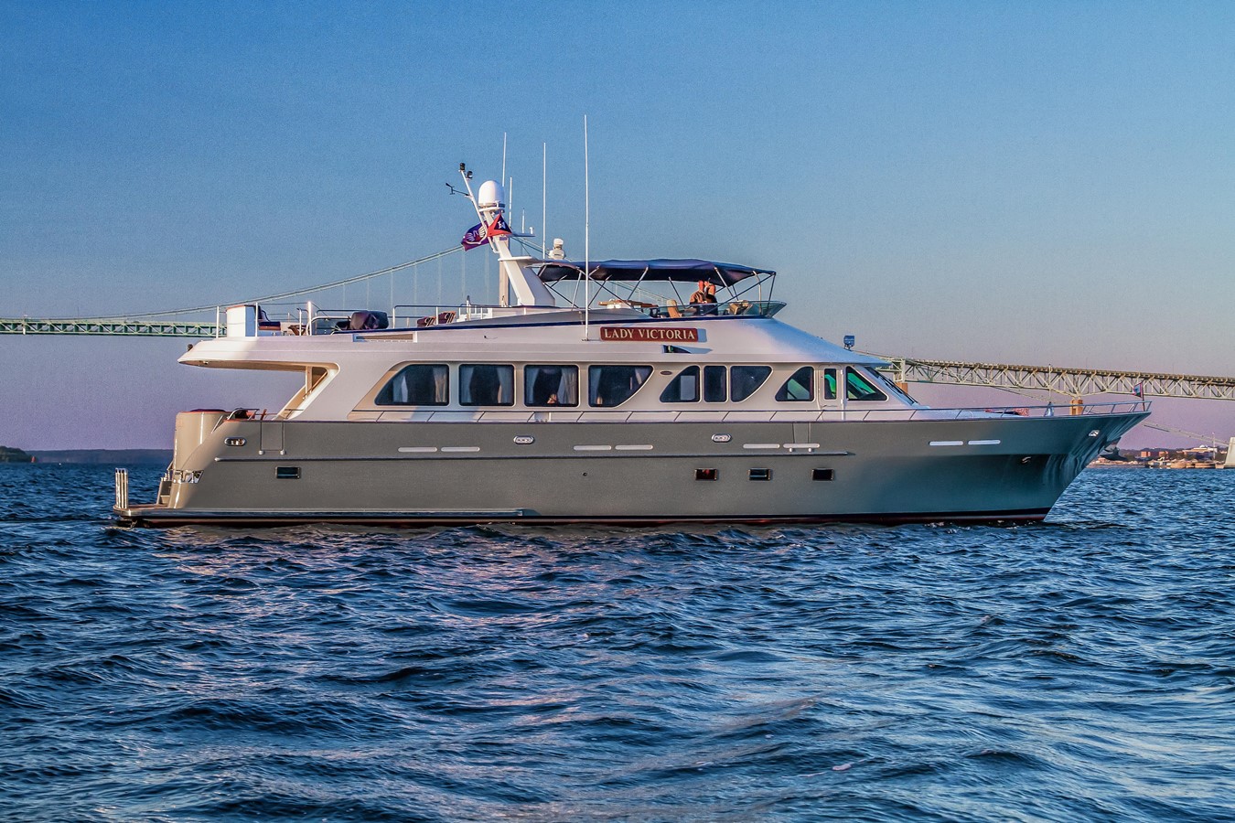 LADY VICTORIA - 2004 RAYBURN CUSTOM YACHTS 88'