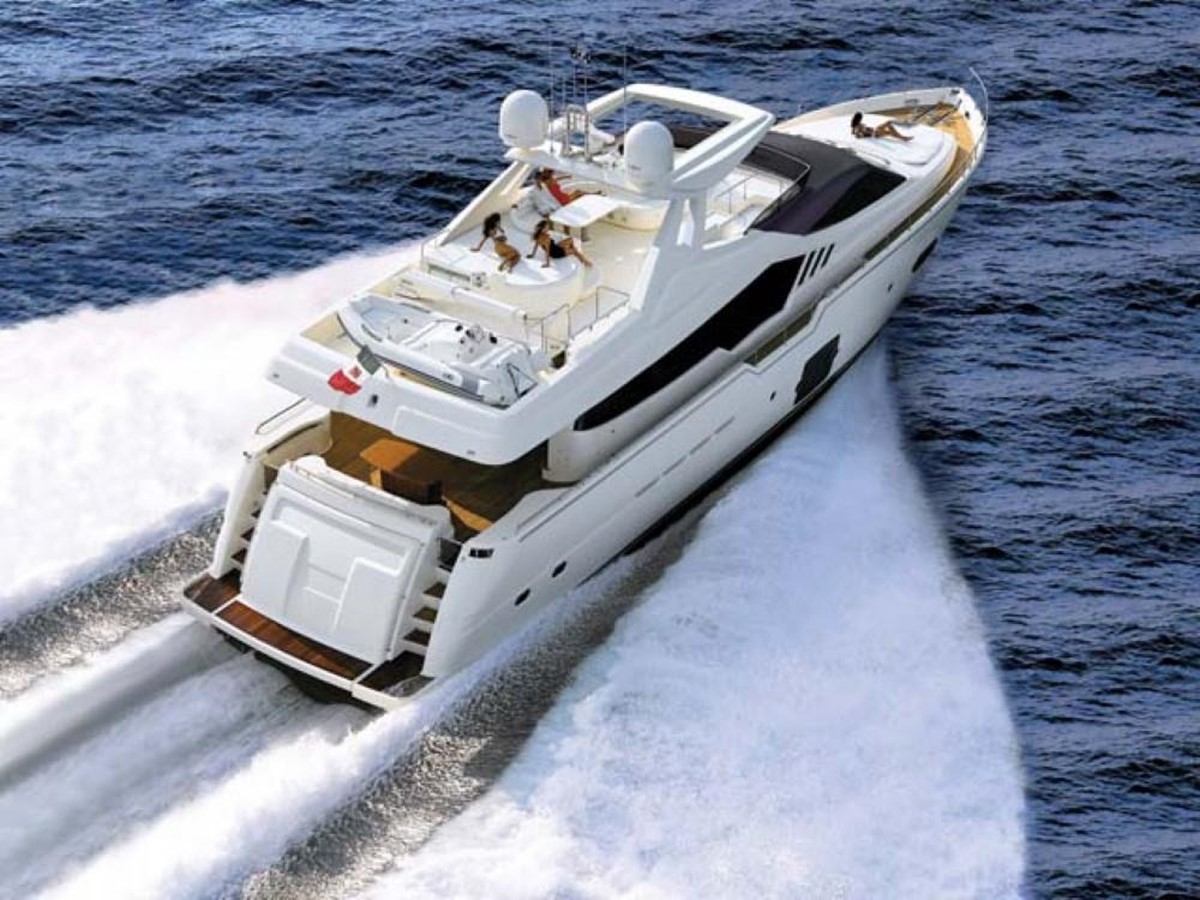 2013 870 Ferretti - 2013 FERRETTI YACHTS 87' 5