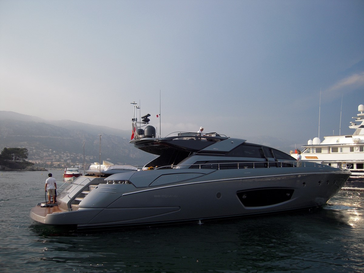 SB - 2010 RIVA 86' 8