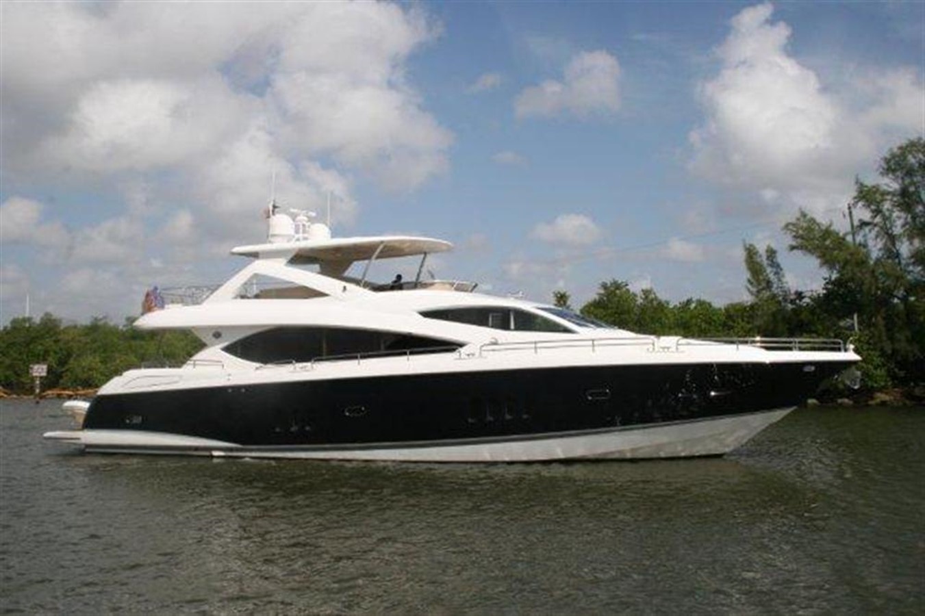 LEJOS - 2008 SUNSEEKER 86' 86 Motoryacht