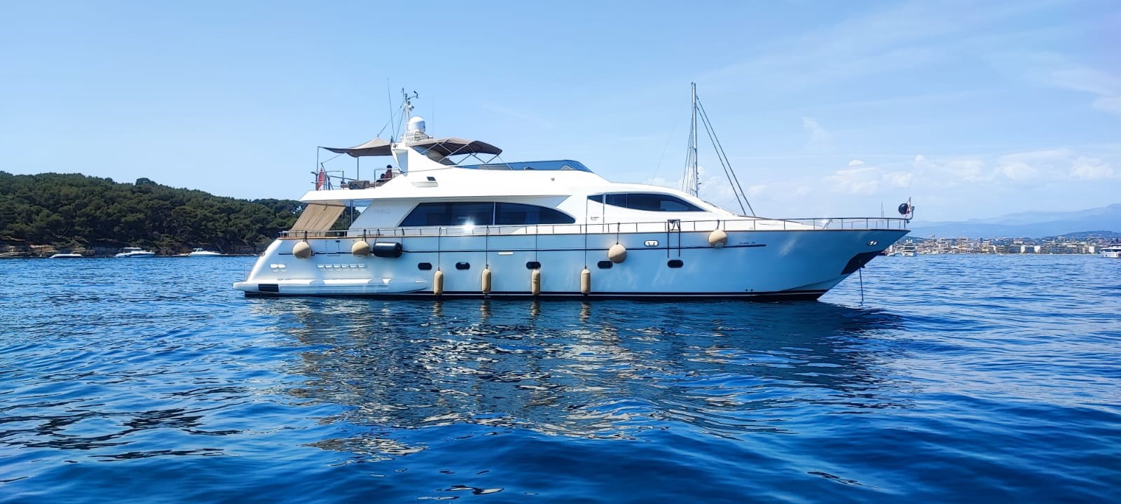 SERENDIPITY BLUE - 2004 FALCON 85' 8