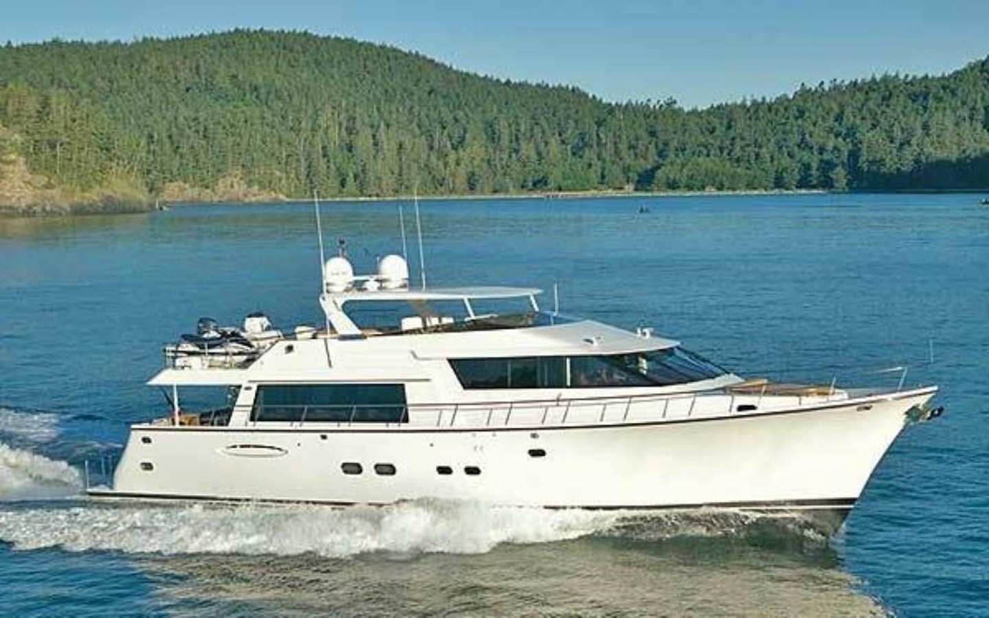 SURYA - 2005 PACIFIC MARINER 85' Pilothouse Motory