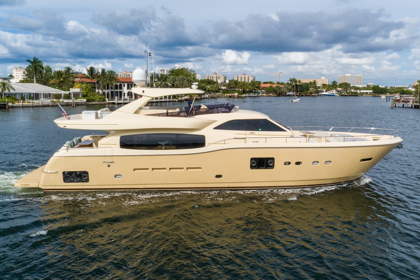 SEVEN DIAMONDS - 2010 FERRETTI YACHTS 84' Altura 8