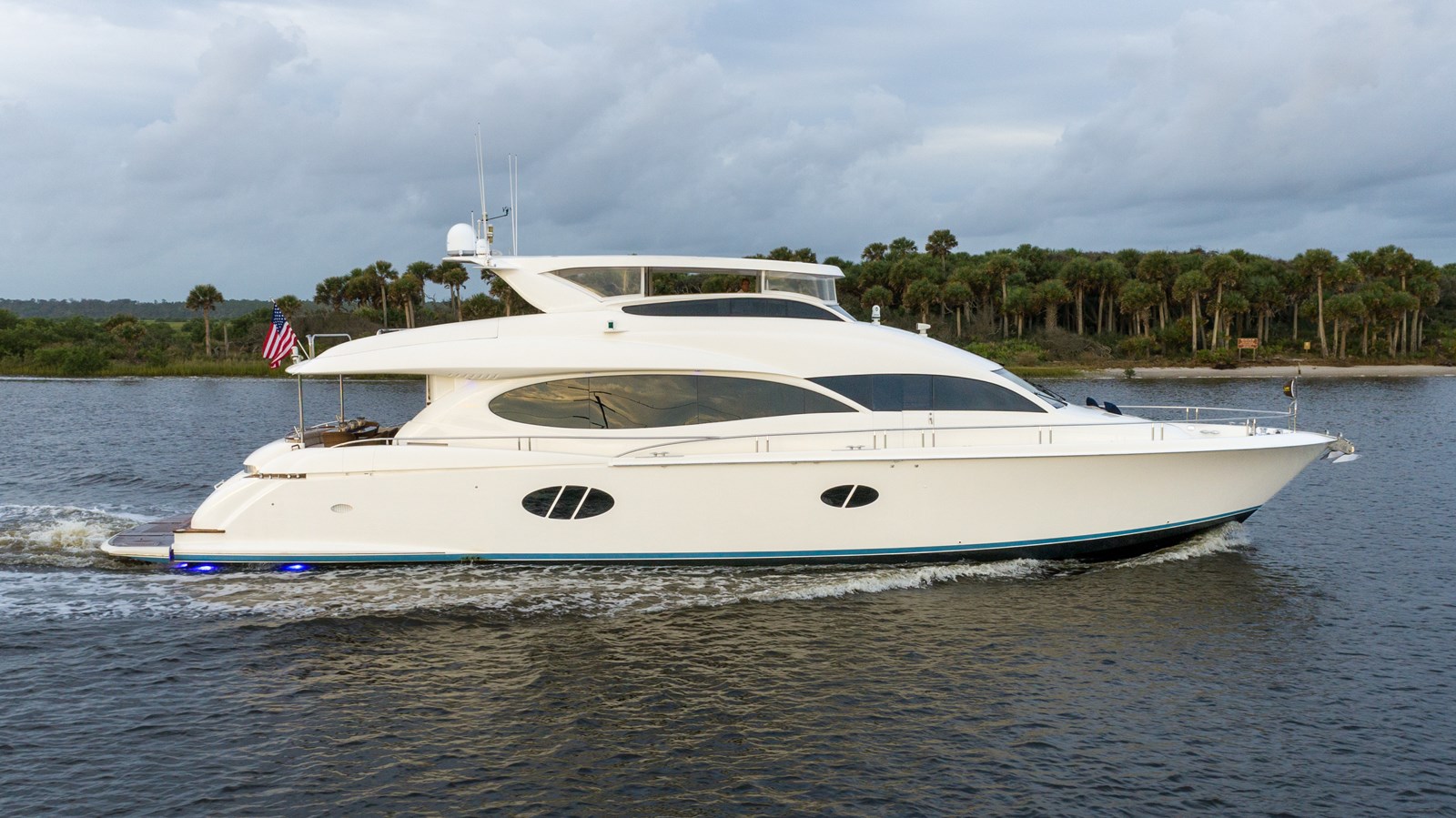 Shades of Blue - 2005 LAZZARA 84' 84 Open