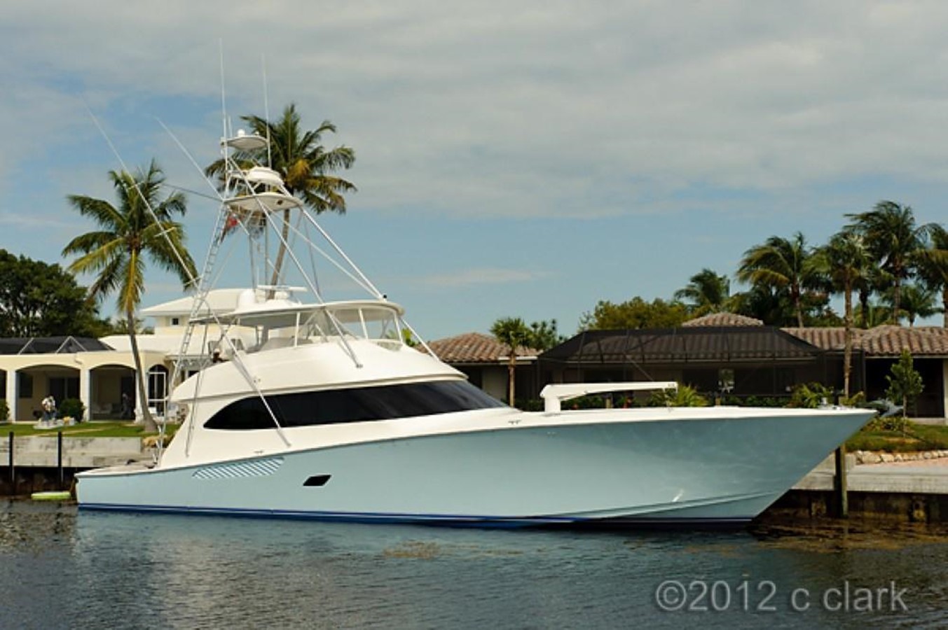 BUSINESS - 2010 VIKING 82'