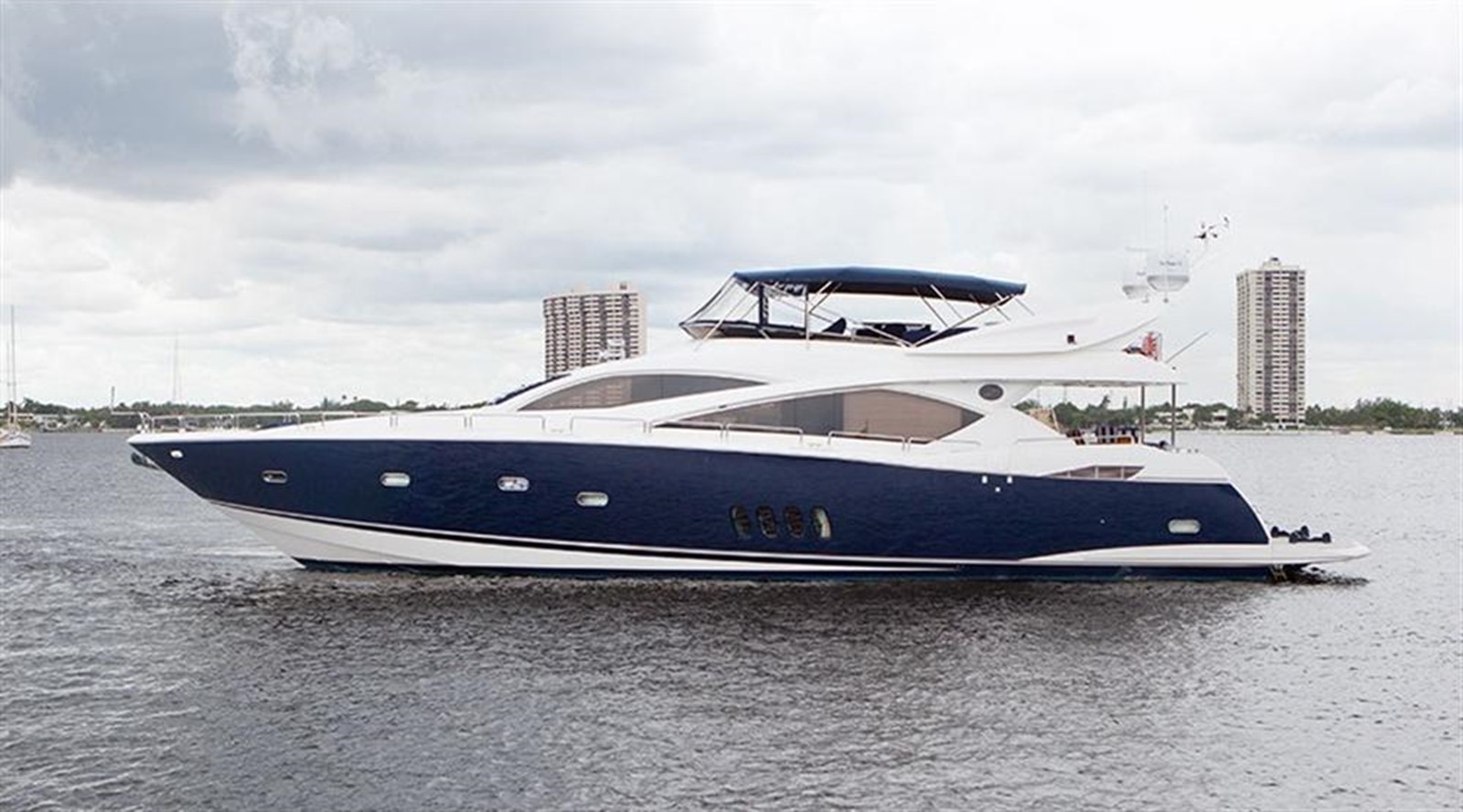 Livernano - 2004 SUNSEEKER 82'