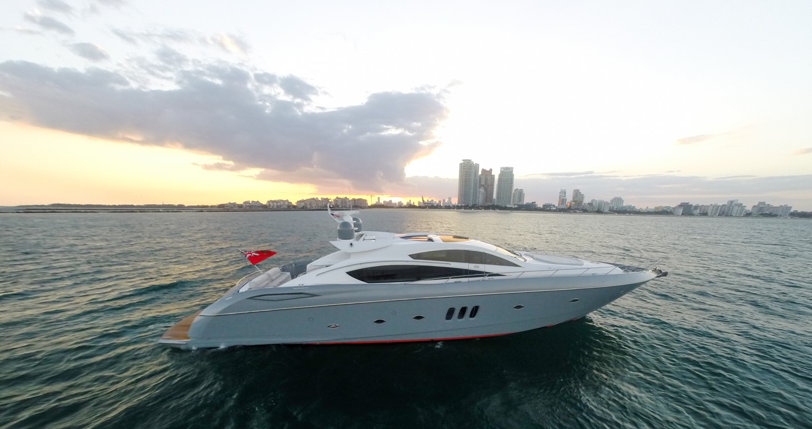 HOUDINI - 2004 SUNSEEKER 82'