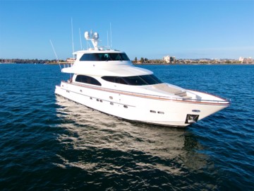 Papa's Place - 2005 HORIZON 82' Enclosed Bridge Cockpit Motoryacht